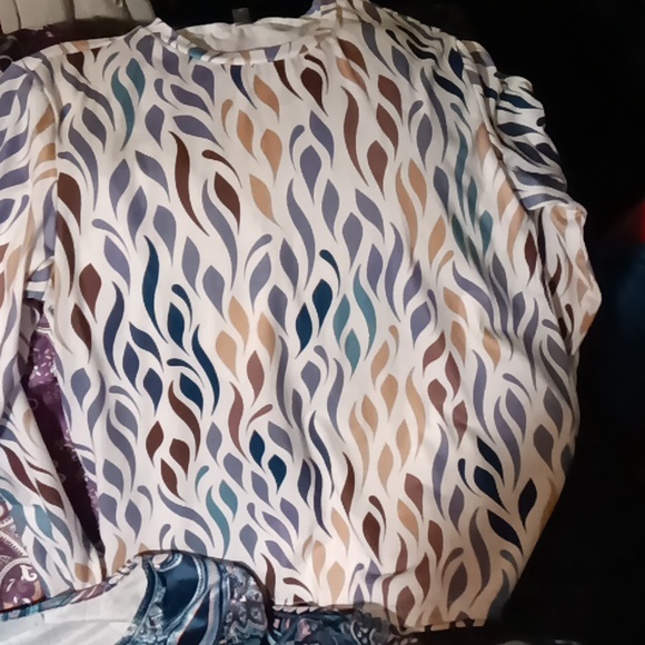 Tops - Picture 2 of 6